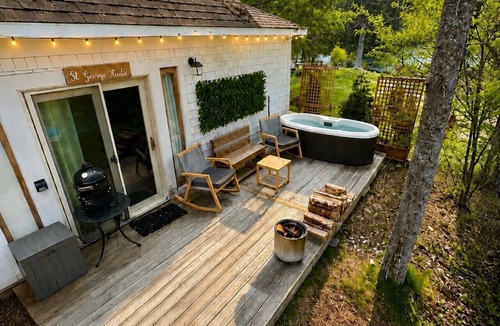 Whitefield House | Tranquil Cottage at FarAway Pond