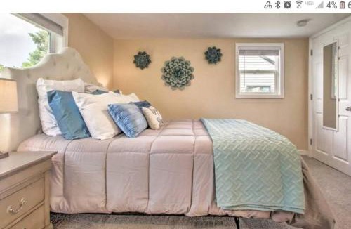 Great Falls House | Tranquil Cottage Walk Downtown