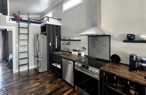 Lancaster Cottage | Tranquil Cottage with Great Forest Sights in Danville, Kentucky