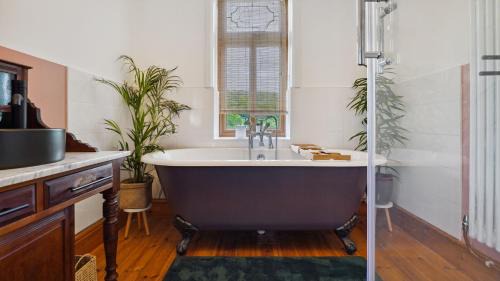 Leeswood House | Tranquil countryside cottage for two
