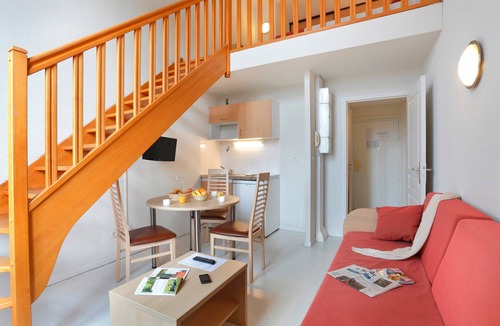 Epernay Condo | Tranquil Duplex Apt | Free Parking + TNT TV