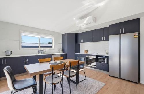 Triabunna House | Tranquil Escape by the Water
