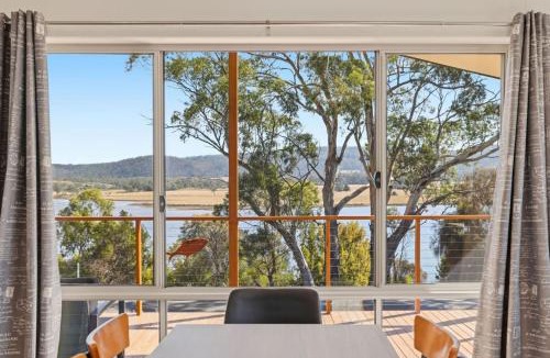 Triabunna House | Tranquil Escape by the Water
