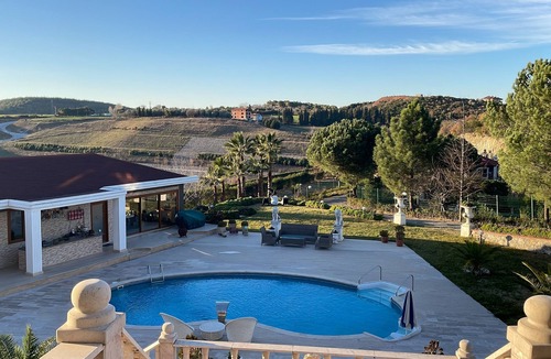 Altinova House | Tranquil Escape; Spacious Farmhouse in Yalova