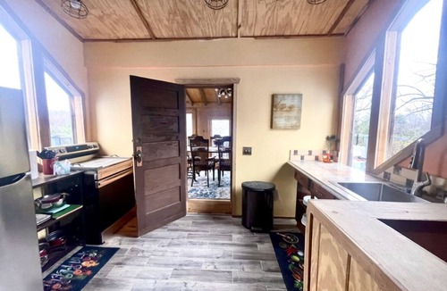 Zion House | Tranquil Estate in the Foothills of the Ozarks, sleeps 18