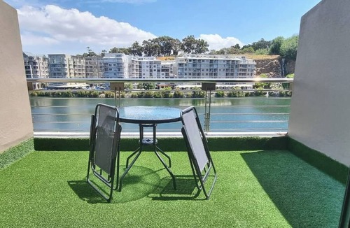 Eikenbosch Apartment | Tranquil Executive Apartment with Lake Views in Cape Town
