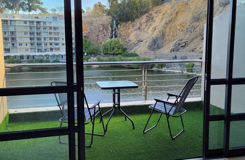 Eikenbosch Apartment | Tranquil Executive Apartment with Lake Views in Cape Town
