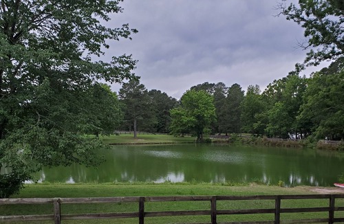 McCain House | Tranquil Farmhouse near Lake Jordan