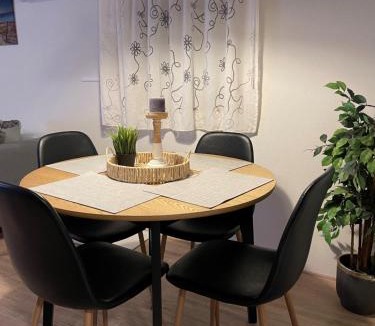Doornspijk Ski Chalet | Tranquil forest chalet by a pond in Veluwe, sleeps 4