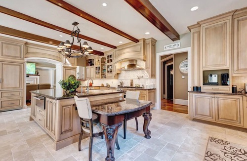 Hillsboro House | Tranquil Forest Chateau: hot spa, home theatre, outdoor bbq, w/lush green views