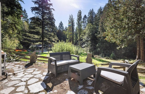 Rollingbay Apartment | Tranquil Garden Apartment Next to The Grand Forest on Bainbridge Island