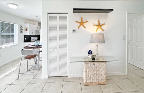 Santa Barbara Estates Apartment | Tranquil Garden Pied a Terre - Walk to Pompano's Public Beach!