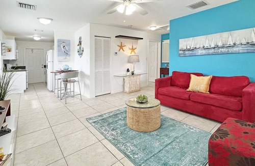 Santa Barbara Estates Apartment | Tranquil Garden Pied a Terre - Walk to Pompano's Public Beach!