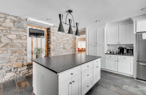 Lakeview House | Tranquil Getaway | 5BR Home with Sauna