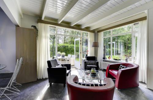 Dalfsen House | Tranquil Getaway in Dalfsen