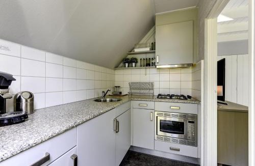 Dalfsen House | Tranquil Getaway in Dalfsen