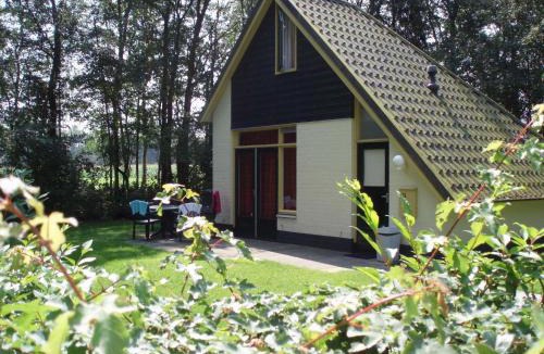 Dalfsen House | Tranquil Getaway in Dalfsen