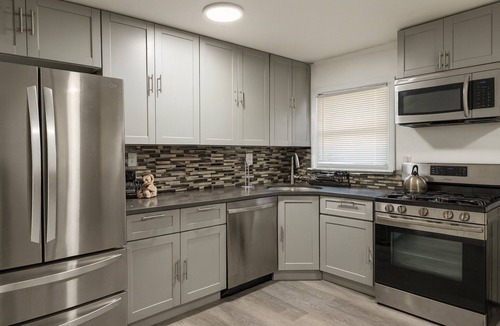 Hempstead House | "Tranquil Getaway: Stay Serenity in Suburban Bliss!"