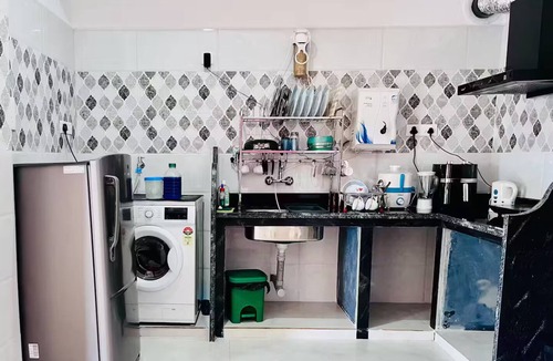 Aldona Bed & Breakfast | Tranquil Goan Escape - AC Room in a Villa with Shared bathroom