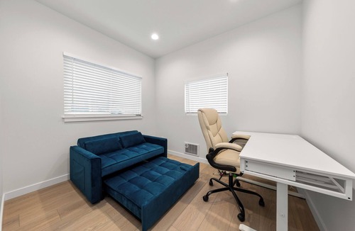 Phinney Ridge House | Tranquil Greenlake Getaway - A/C & Dog Friendly