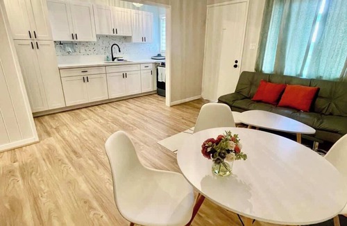 McCully - Moiliili Apartment | Tranquil Ground Floor Unit Central Honolulu & AC