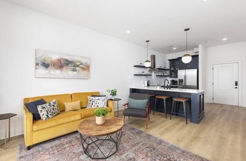 Cleveland Park Condo | Tranquil Haven Close to Broadway with Free Parking