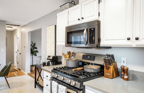 West Salem House | Tranquil Haven! fenced yard, laundry : extended stay