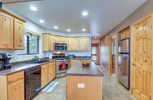 Heber House | Tranquil Heber-Overgaard Cabin with Decks and Grill!