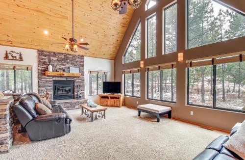 Heber House | Tranquil Heber-Overgaard Cabin with Decks and Grill!