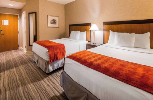 Southbury Hotel | Tranquil Hideaways Close to Waterfalls, Trails & Local Wineries l 2 Rooms