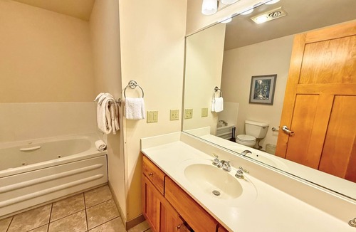 Lutsen Condo | Tranquil Hillside Lower 1BR Guestroom in Lutsen