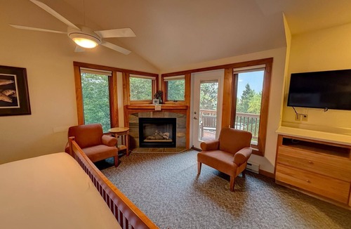 Lutsen Condo | Tranquil Hillside Lower 1BR Guestroom in Lutsen