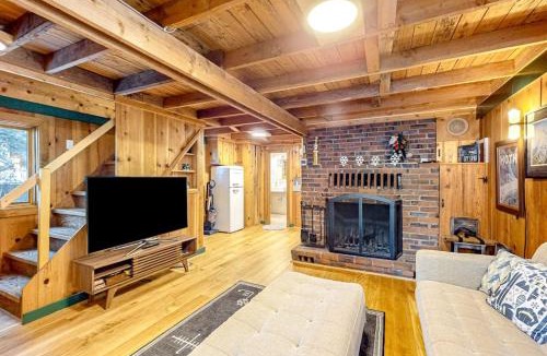 Government Camp House | Tranquil & historic cabin with fireplace & deck views - near skiing