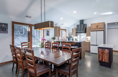 Litchfield House | Tranquil Home 10 mins from Mohawk Mountain: Skiing, hiking, nature!