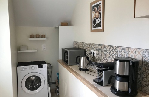 Chateauroux Cottage | Tranquil House in Peaceful Châteauroux with Garden, Parking, and Full Comfort