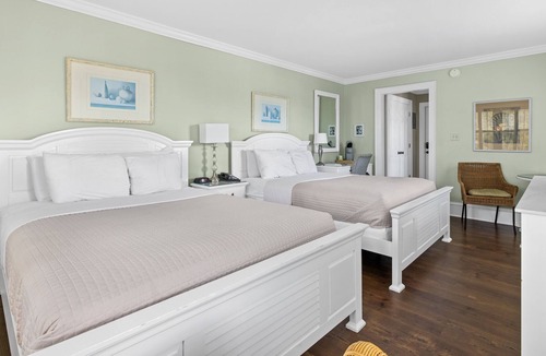 Historic Downtown Manteo Apartment | Tranquil House Inn - Downtown Waterfront Manteo - 2 Queens Premium Room 23