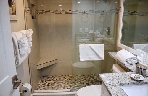 Sanibel Hotel | Tranquil Island Getaway with Scenic Views, Beach Walks & Kayak Rentals