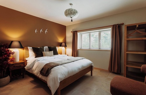 Niton Cabin | Tranquil Japandi lodge in stunning award-winning coastal gardens