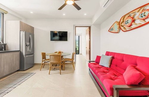 San Francisco Condo | Tranquil Jungle and Ocean View Penthouse with Pool and Hot Tub