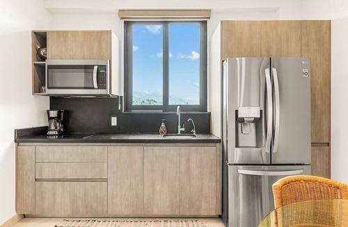 San Francisco Condo | Tranquil Jungle and Ocean View Penthouse with Pool and Hot Tub