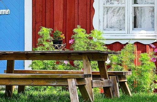 Tostared House | Tranquil Lake View Cottage-By Traum
