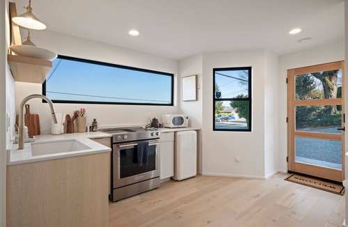 Bryn Mawr-Skyway Condo | Tranquil Lake View Guest Retreat