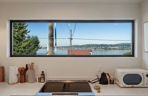 Bryn Mawr-Skyway Condo | Tranquil Lake View Guest Retreat