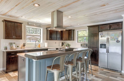 Tomahawk Cabin | Tranquil Lakefront Cabin: Fire Pit, Grill & Patio