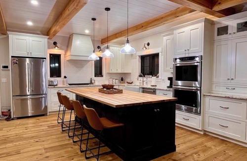 Lee House | Tranquil lakeside and trailside 5-bedroom house in Lee with gourmet kitchen.