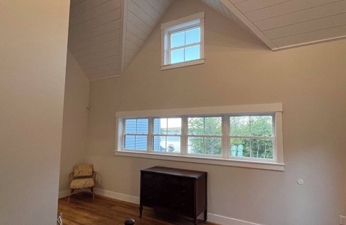 Lee House | Tranquil lakeside and trailside 5-bedroom house in Lee with gourmet kitchen.