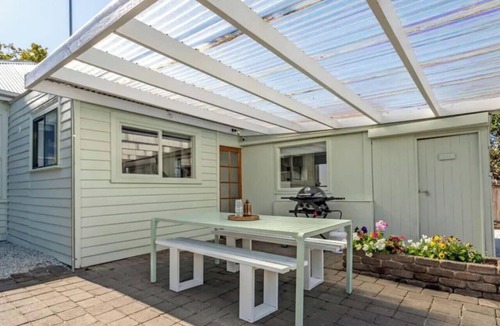 Invermay House | Tranquil Launceston Getaway - You'll fall in love!