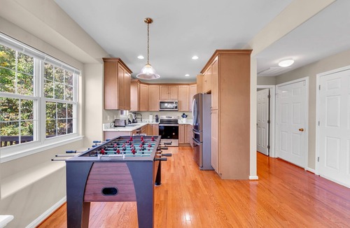 Dulles Town Center House | Tranquil Luxurious Home/Prime N Best Location