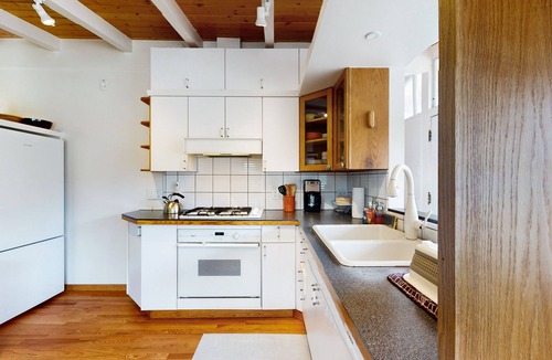 Lawton Park House | Tranquil Mid-Century retreat in Seattle's charming neighborhood. Dog-friendly