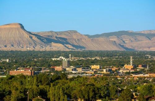 Grand Junction House | Tranquil Modern Haven home